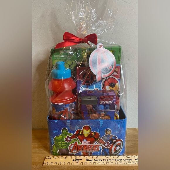 New Marvel Avengers Kids Boy Gift tin Set Birthday Holiday Festive - Picture 7 of 8